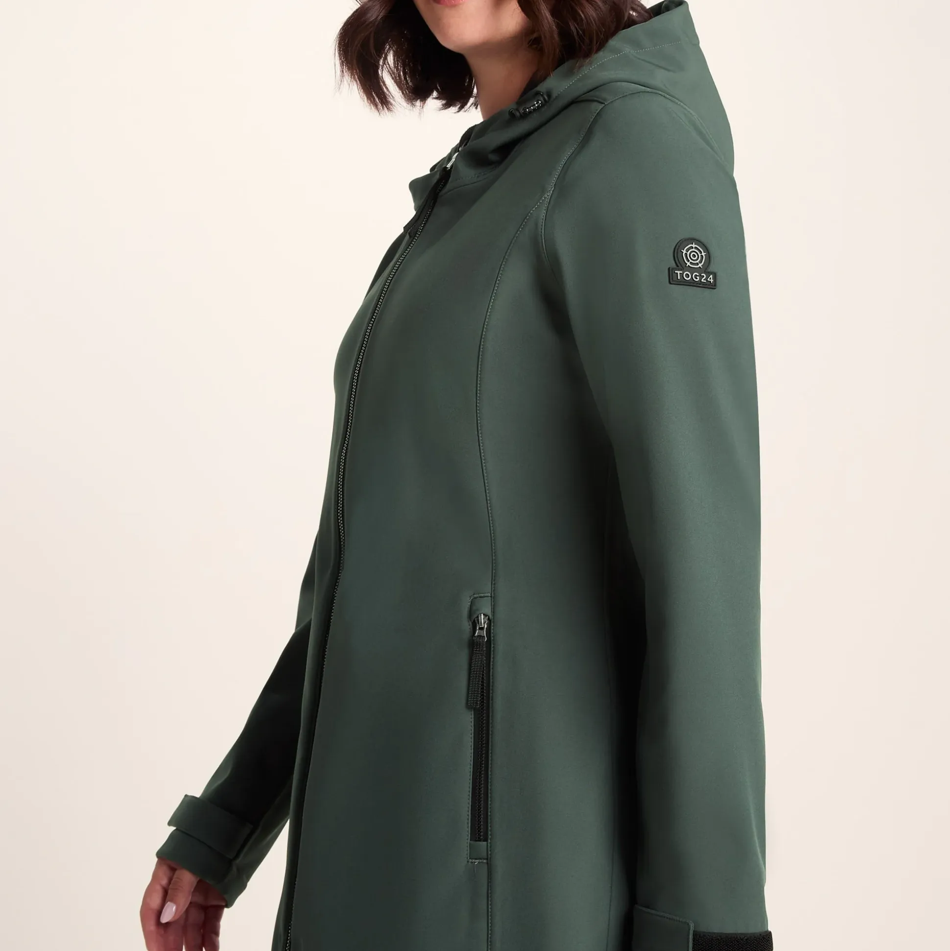 Enya Womens Longline Shower Resistant Softshell Jacket - Racing Green
