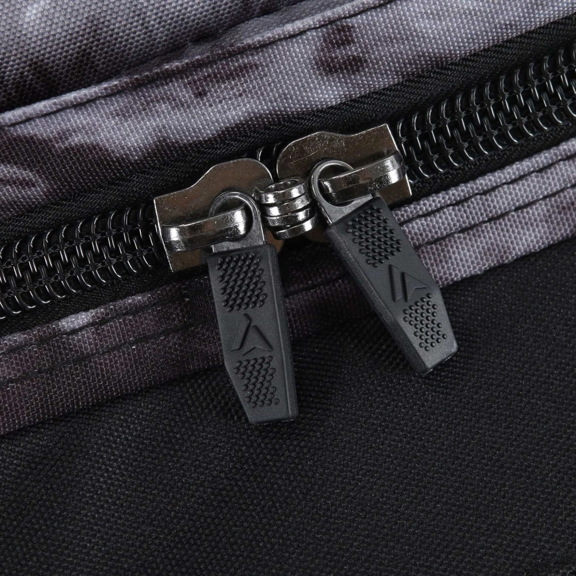 Surfanic Maxim 3.0 70L Roller Bag - Frostbite