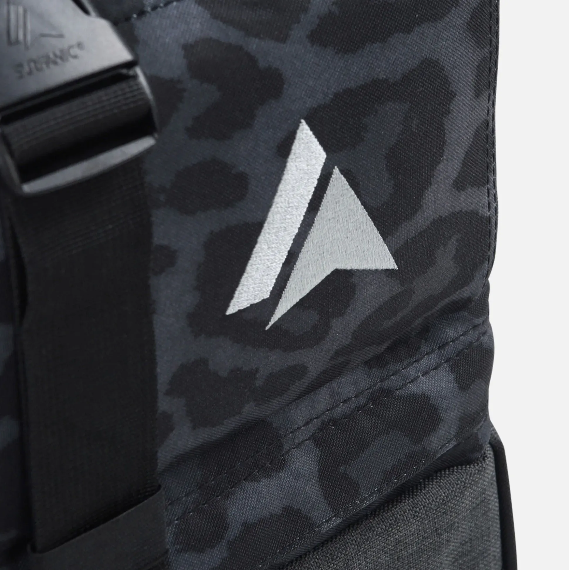 Surfanic Maxim 3.0 70L Roller Bag - Jet Black