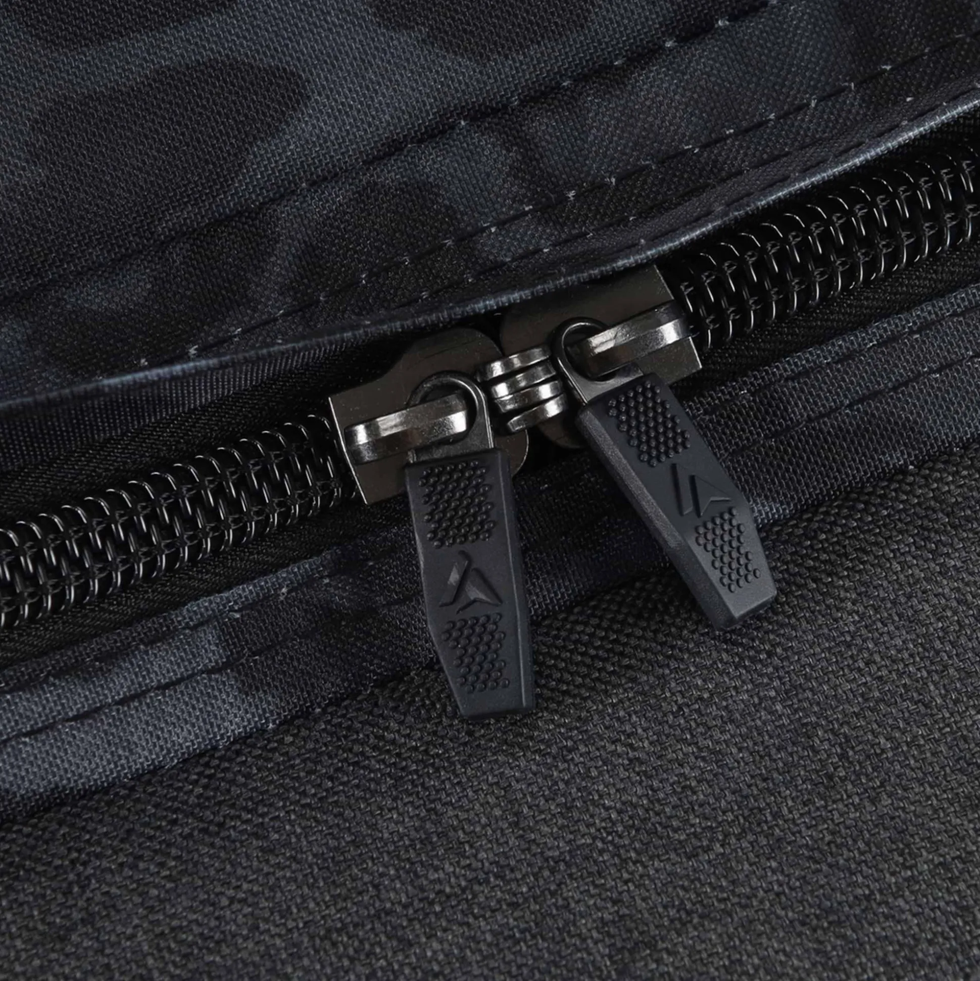 Surfanic Maxim 3.0 100L Roller Bag - Jet Black